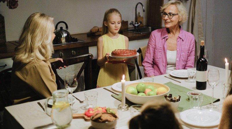 Močiutė su mama ir dukra