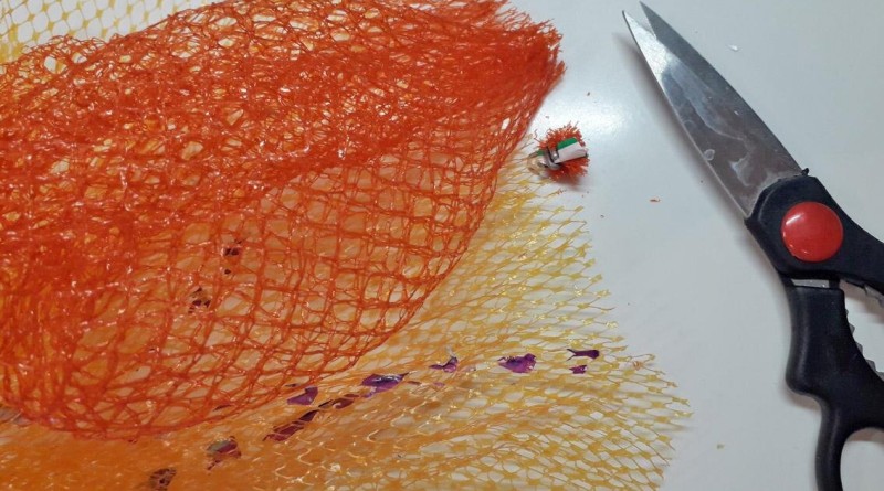 Tokių pakuočių kategorijai priklauso ir įvairiaspalviai tinkleliai