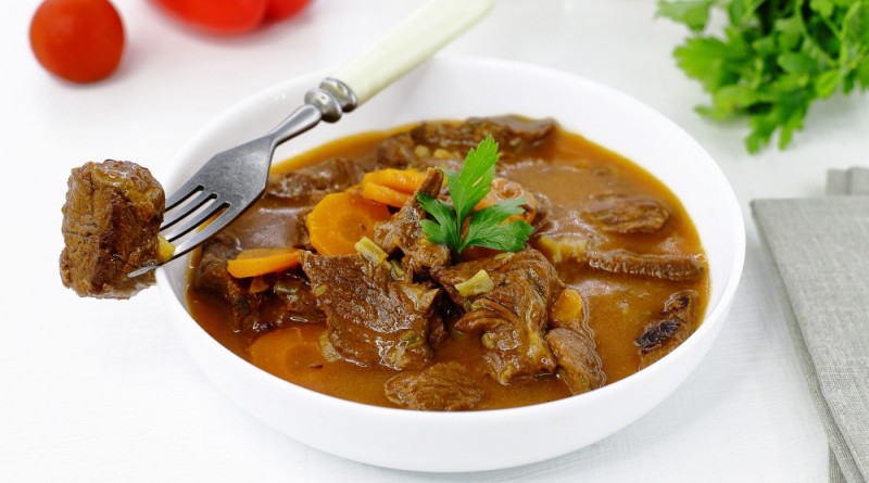 Jautienos guliašas daugiafunkciniame puode – receptas pažingsniui