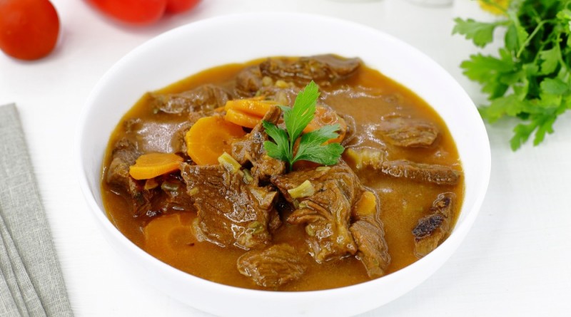 Jautienos guliašas daugiafunkciniame puode – receptas pažingsniui