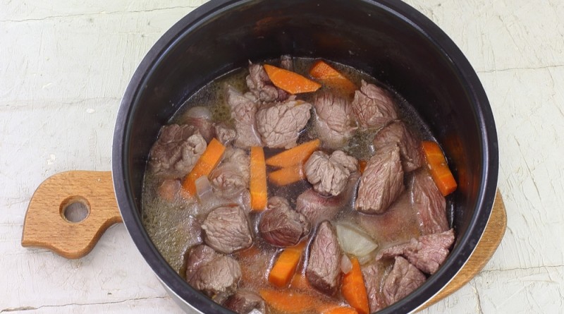 Sultingos daržovės su mėsa daugiafunkciniame puode